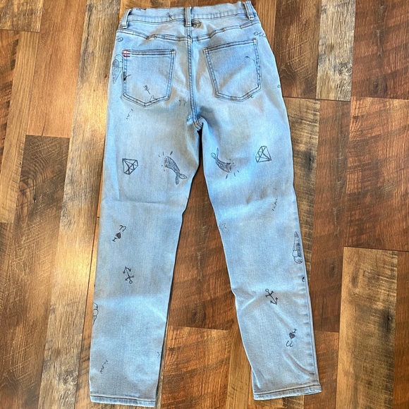 BDG (UO) Doodle High Rise Girlfriend Jeans - Picture 6 of 8